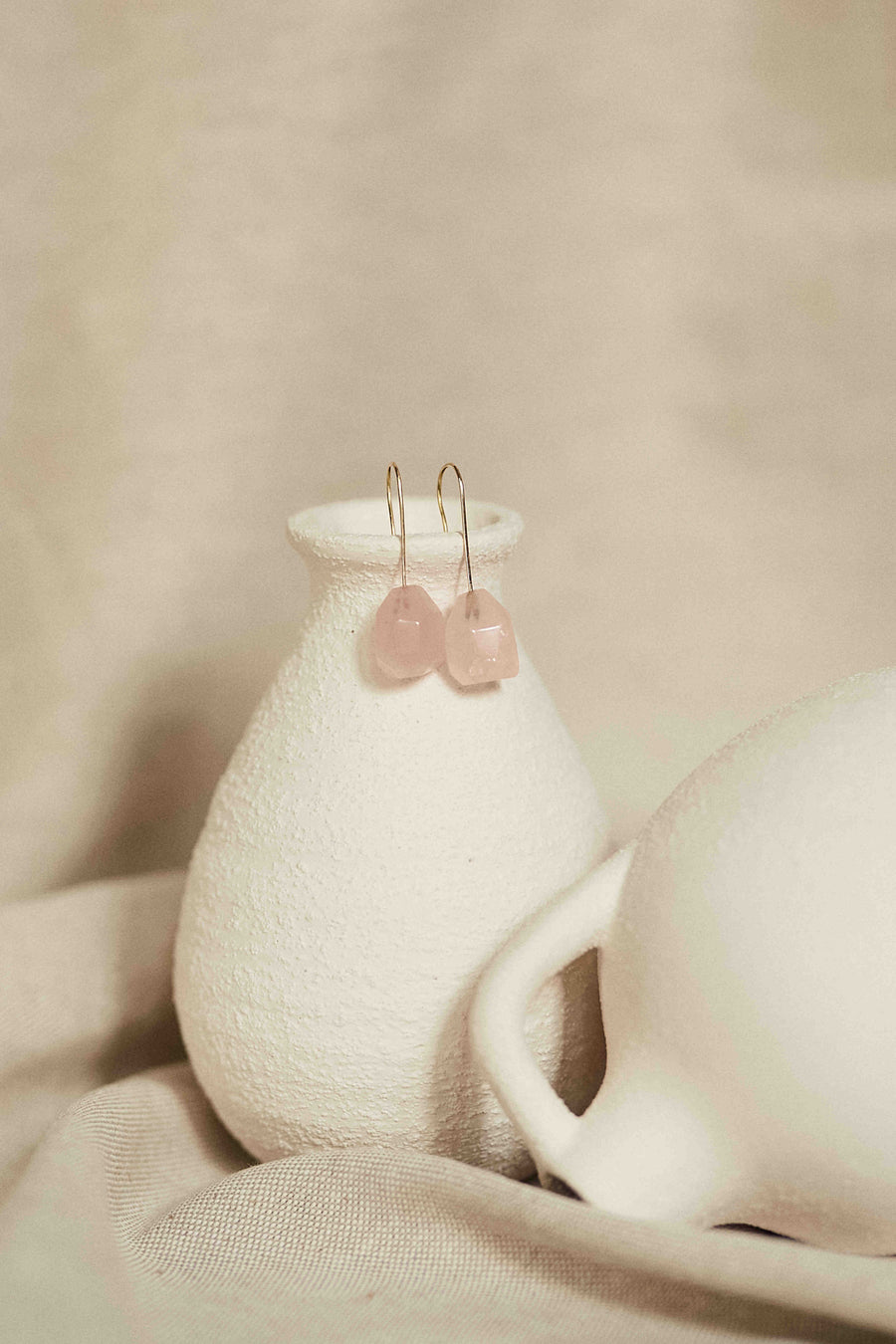 Pendientes gancho Adalia Concept oro de 18 quilates con piedras naturales cuarzo rosa